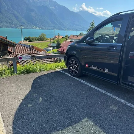 Lakeview Swiss With Hot Tub Near Interlaken Chalé