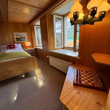 Dağ evi Lakeview Swiss With Hot Tub Near Interlaken Niederried bei Interlaken