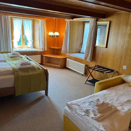 Chalé Lakeview Swiss With Hot Tub Near Interlaken