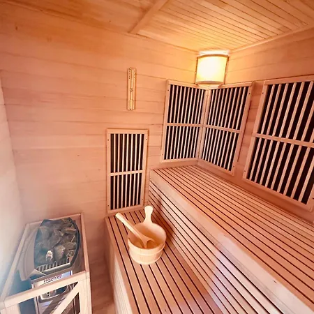 Domek alpejski Lakeview Swiss With Hot Tub Near Interlaken