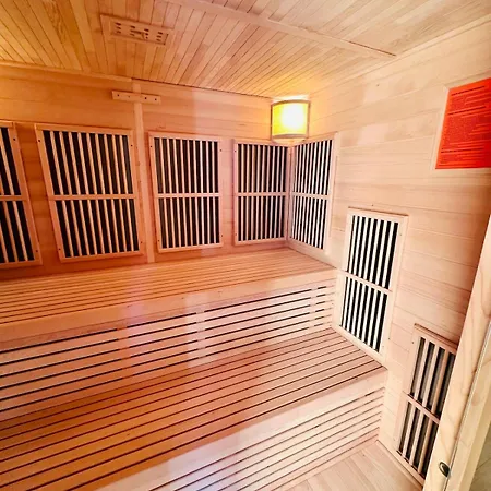 Domek alpejski Lakeview Swiss With Hot Tub Near Interlaken Niederried bei Interlaken