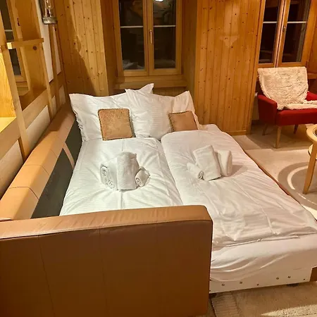 Domek alpejski Lakeview Swiss With Hot Tub Near Interlaken Niederried bei Interlaken